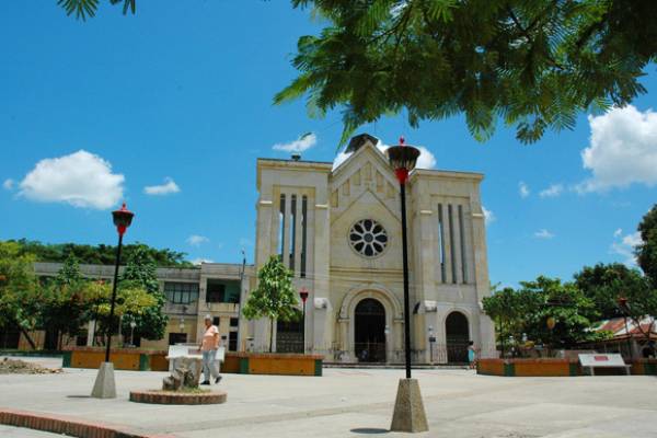 Iglesia Nuestra Señora del Carmen - Carmen de Apicalá
